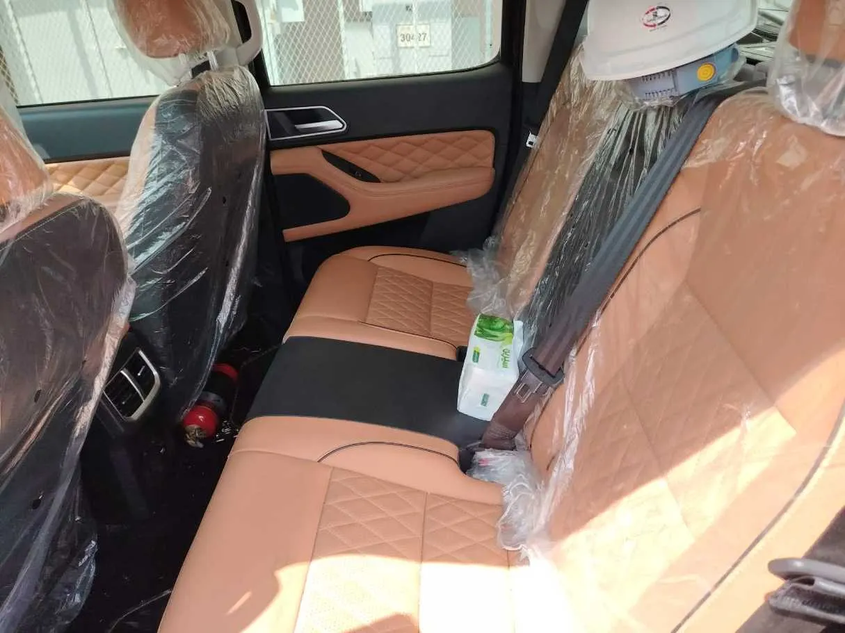 Car image 17