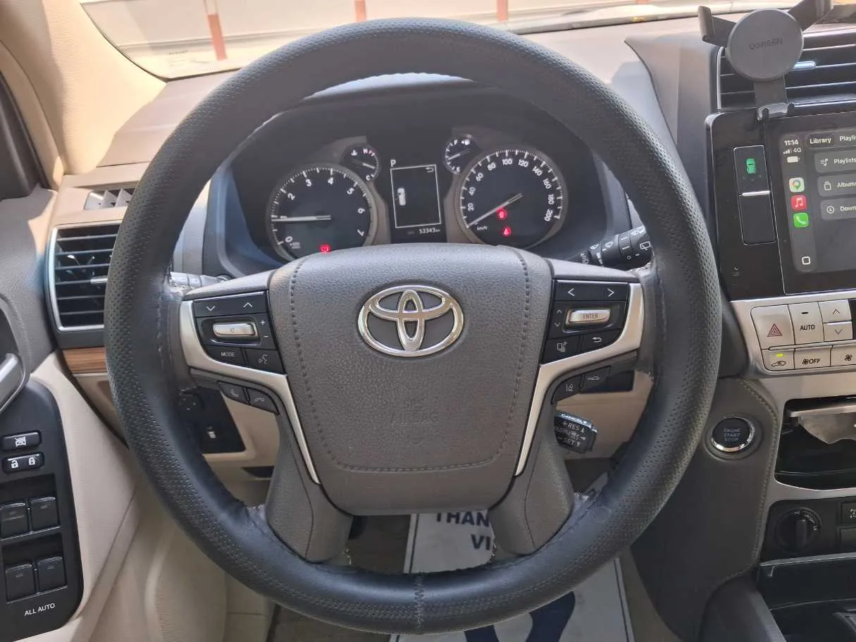 Car image 16