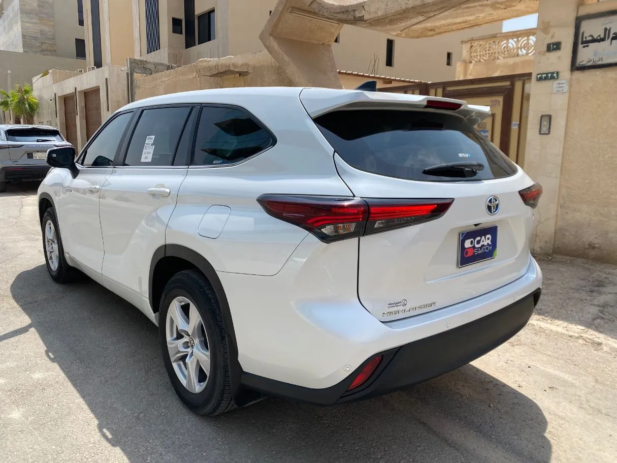 Car image 7