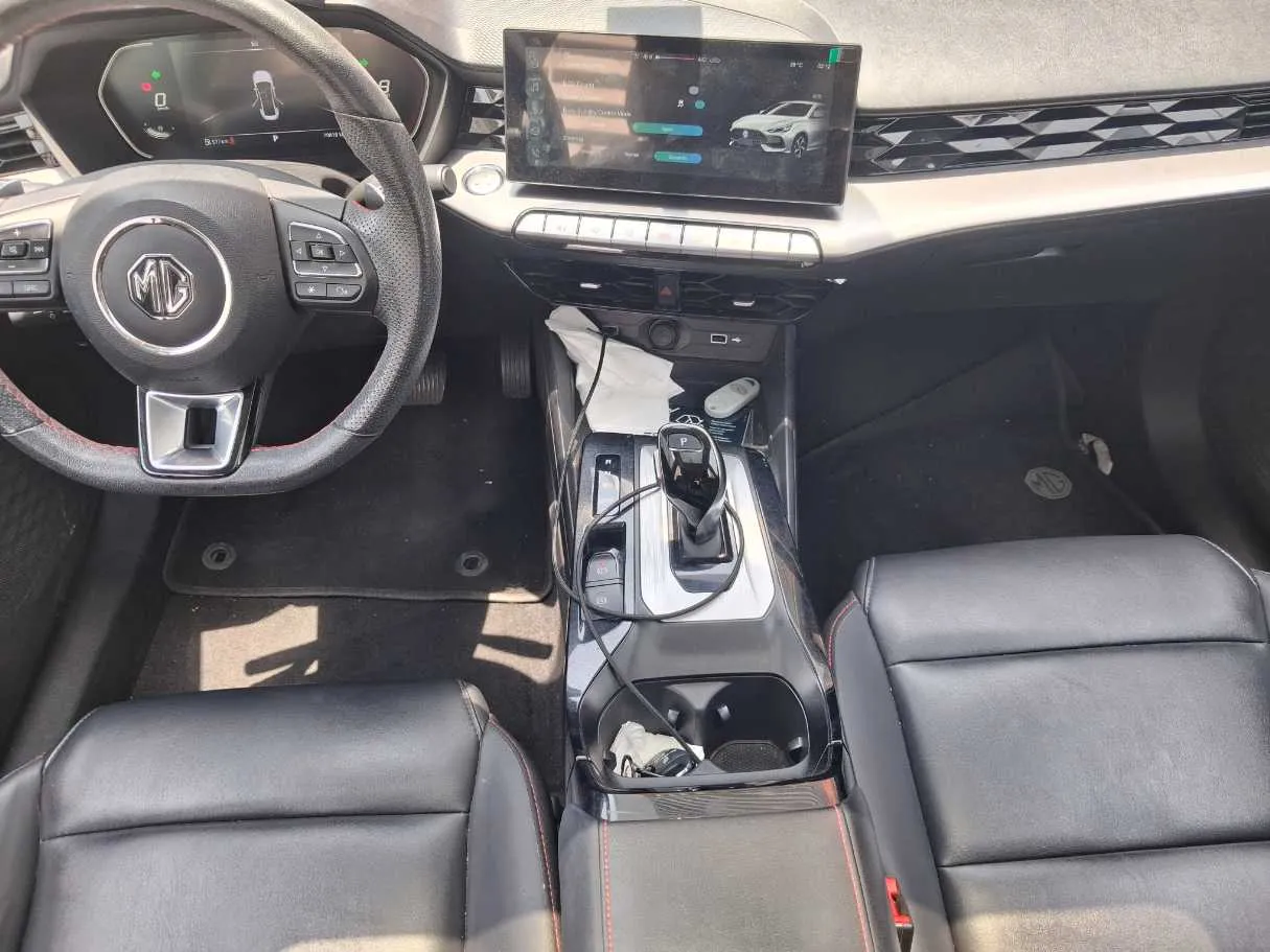 Car image 16