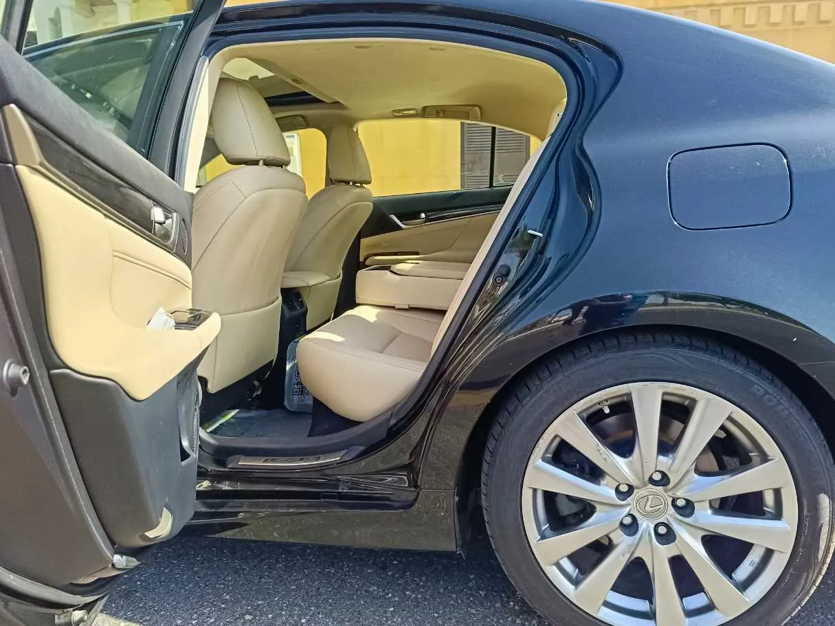 Car image 17