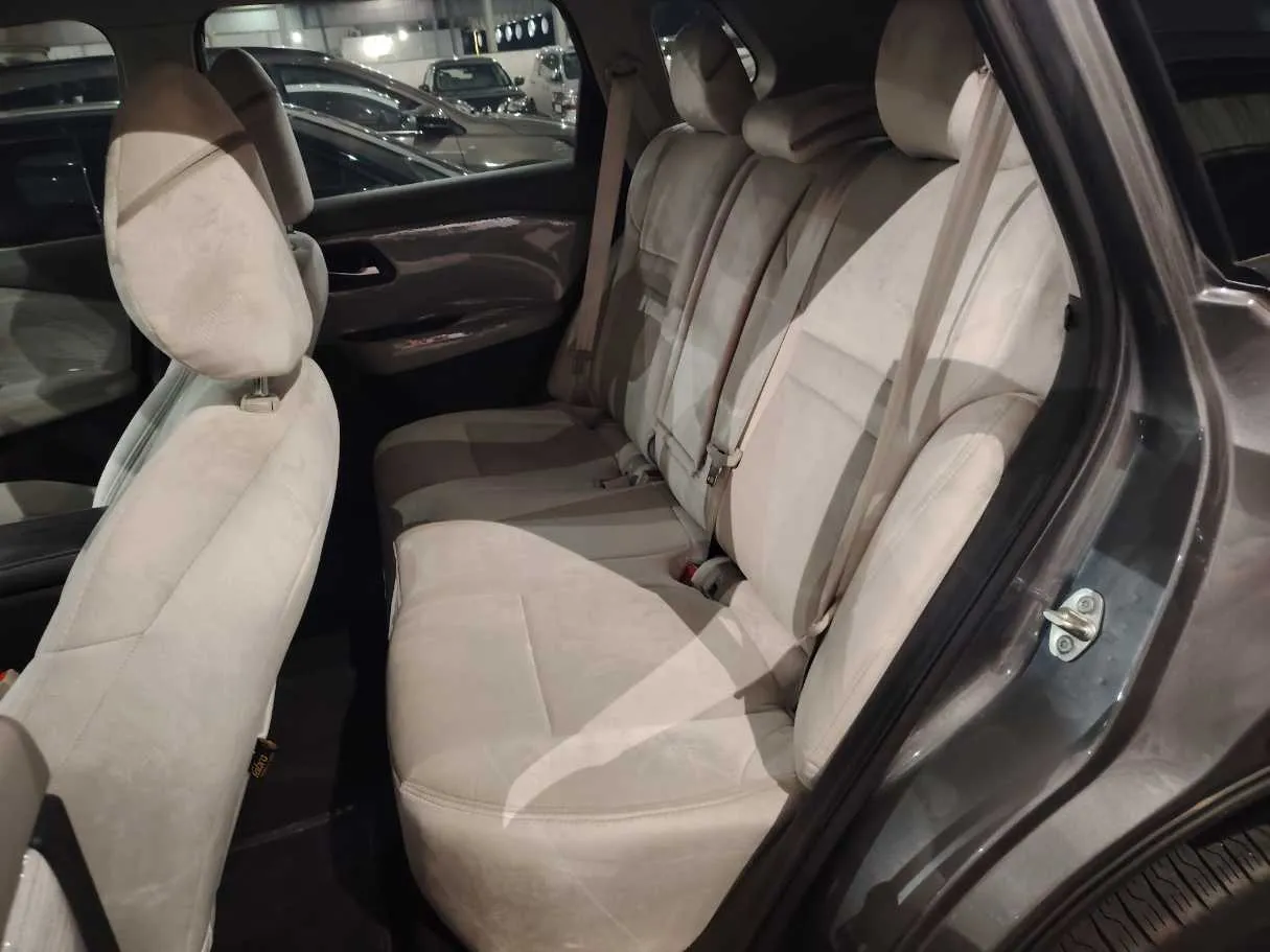 Car image 17