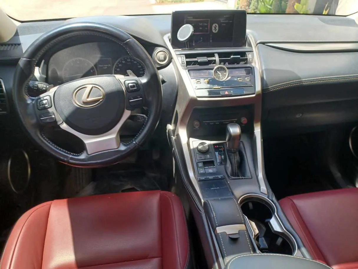 Car image 16