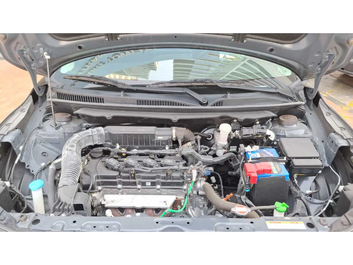 Car image 12