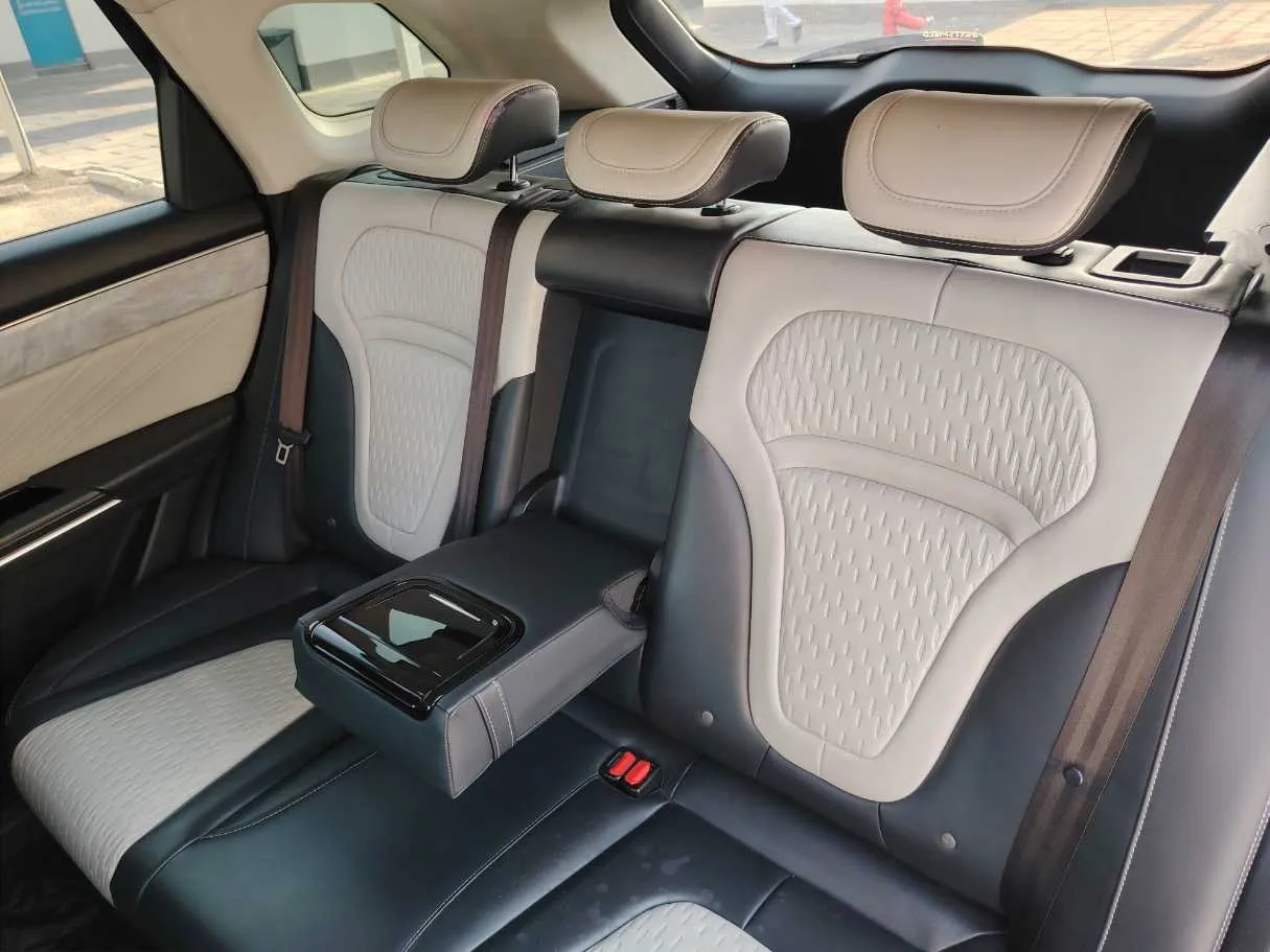 Car image 16