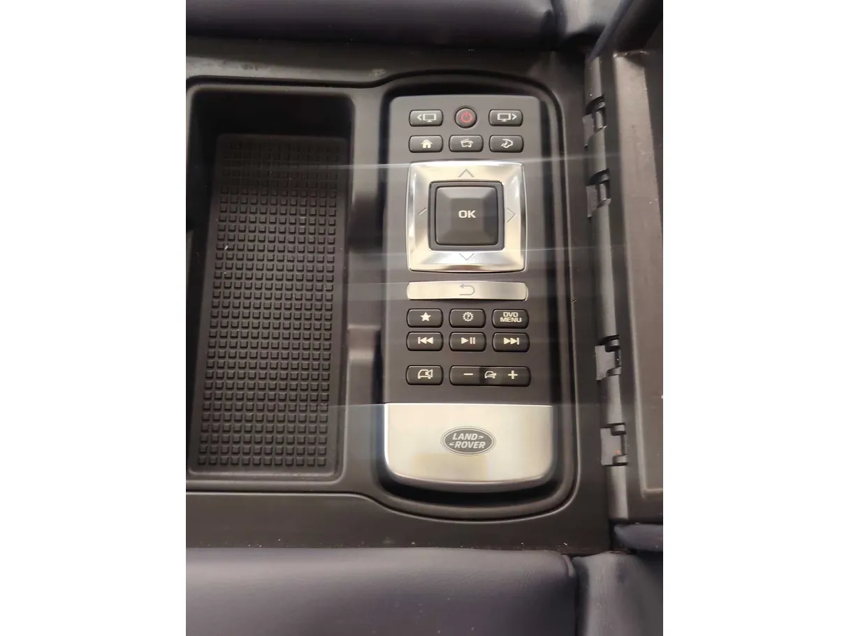 Car image 30