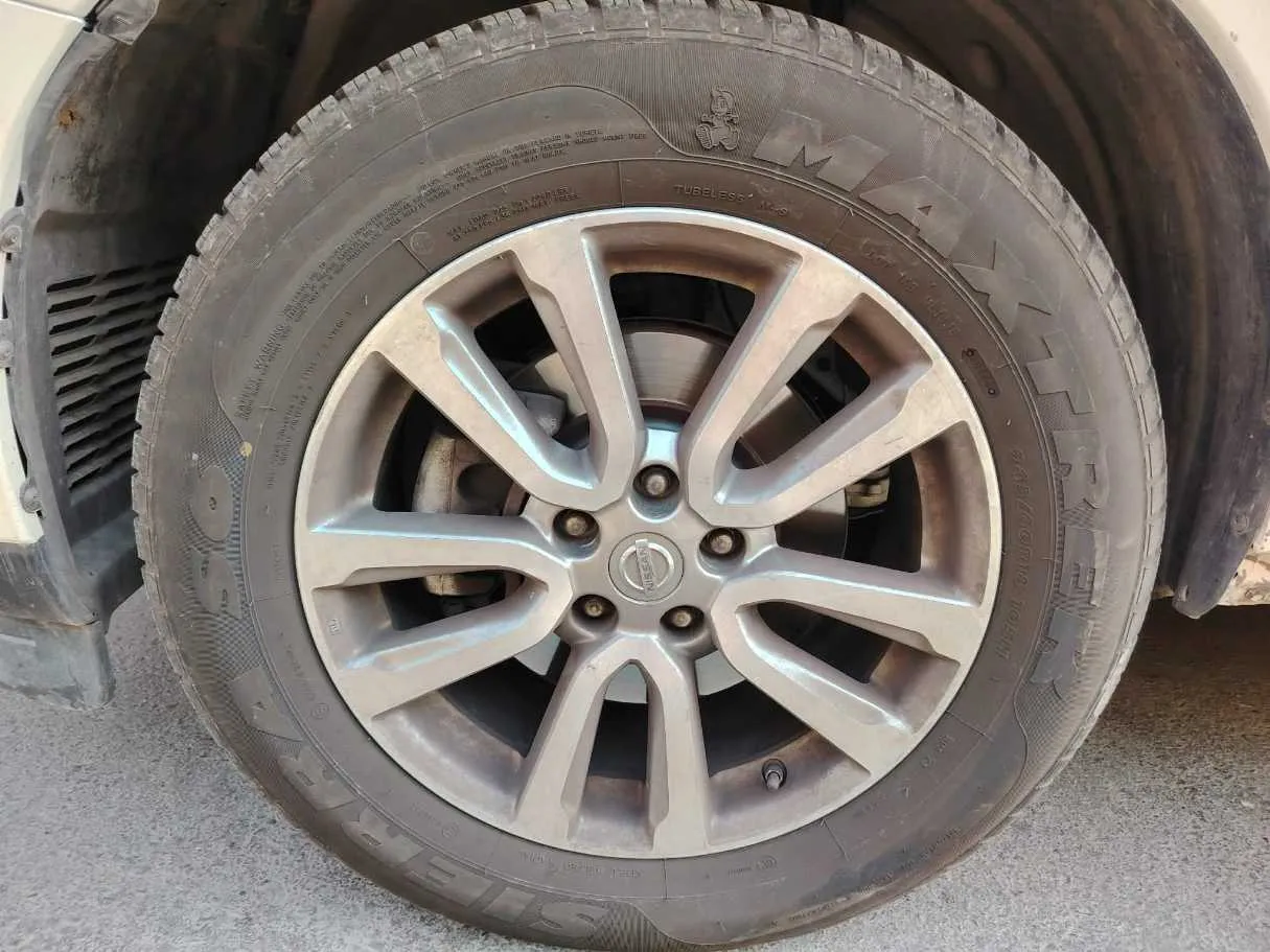 Car image 10