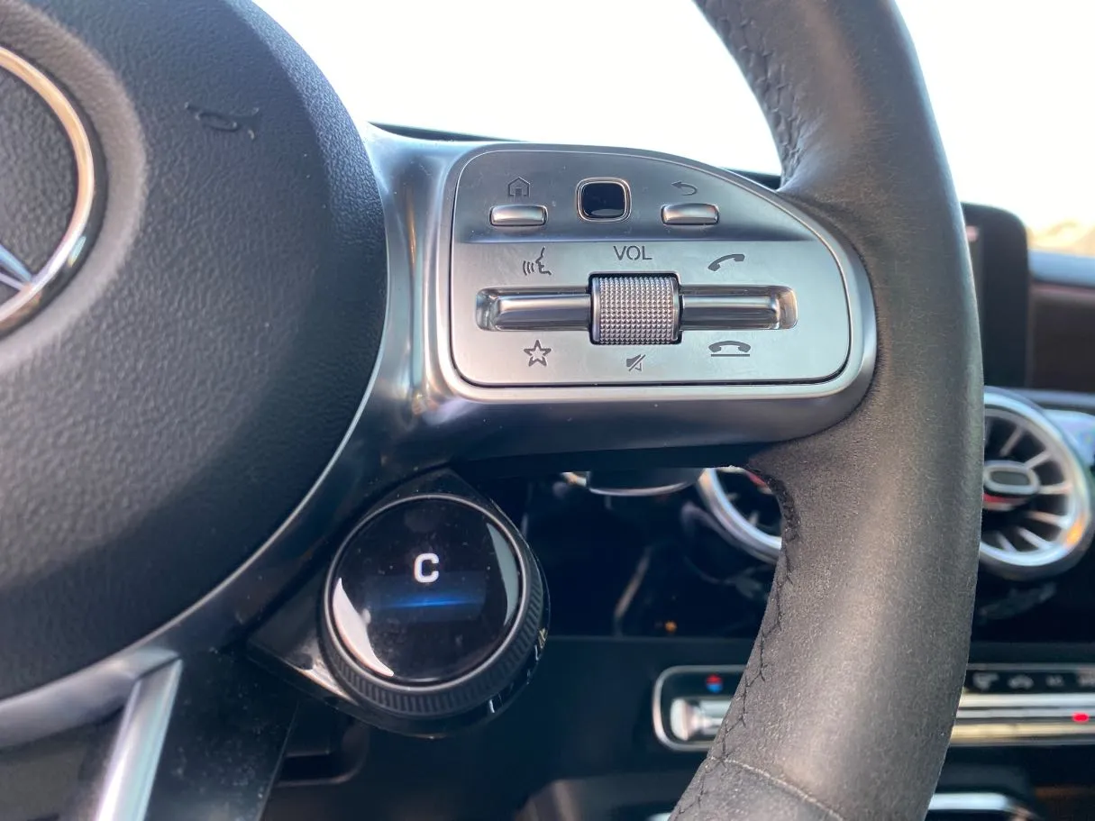 Car image 26