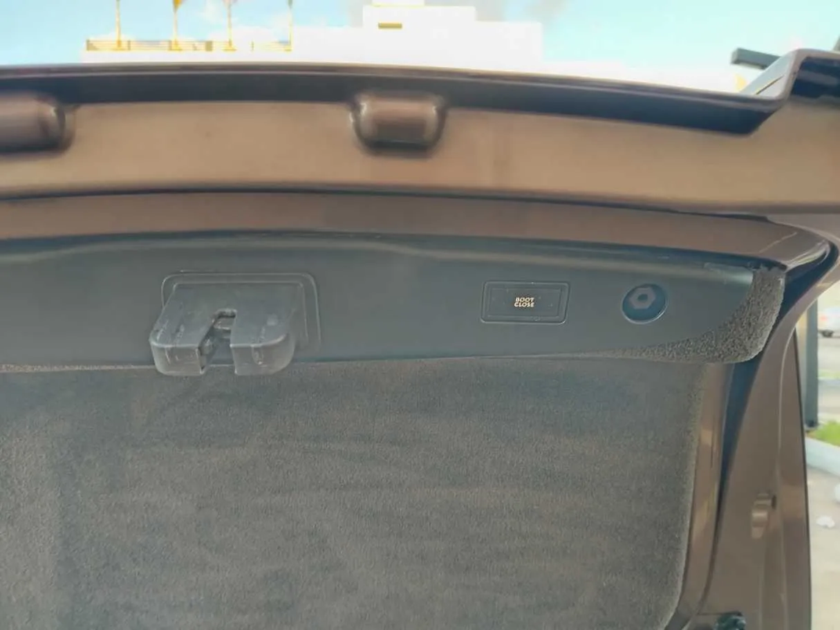 Car image 29