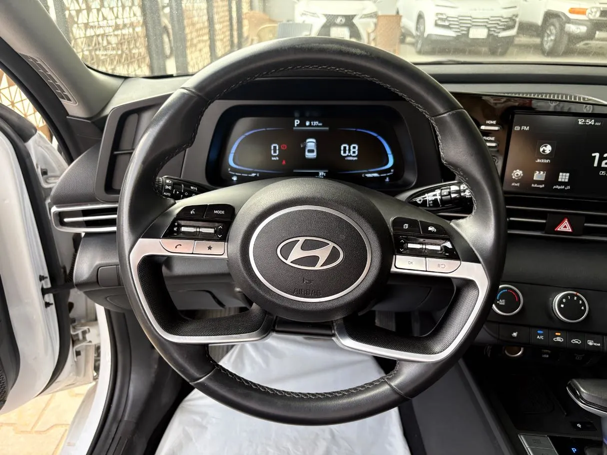 Car image 13