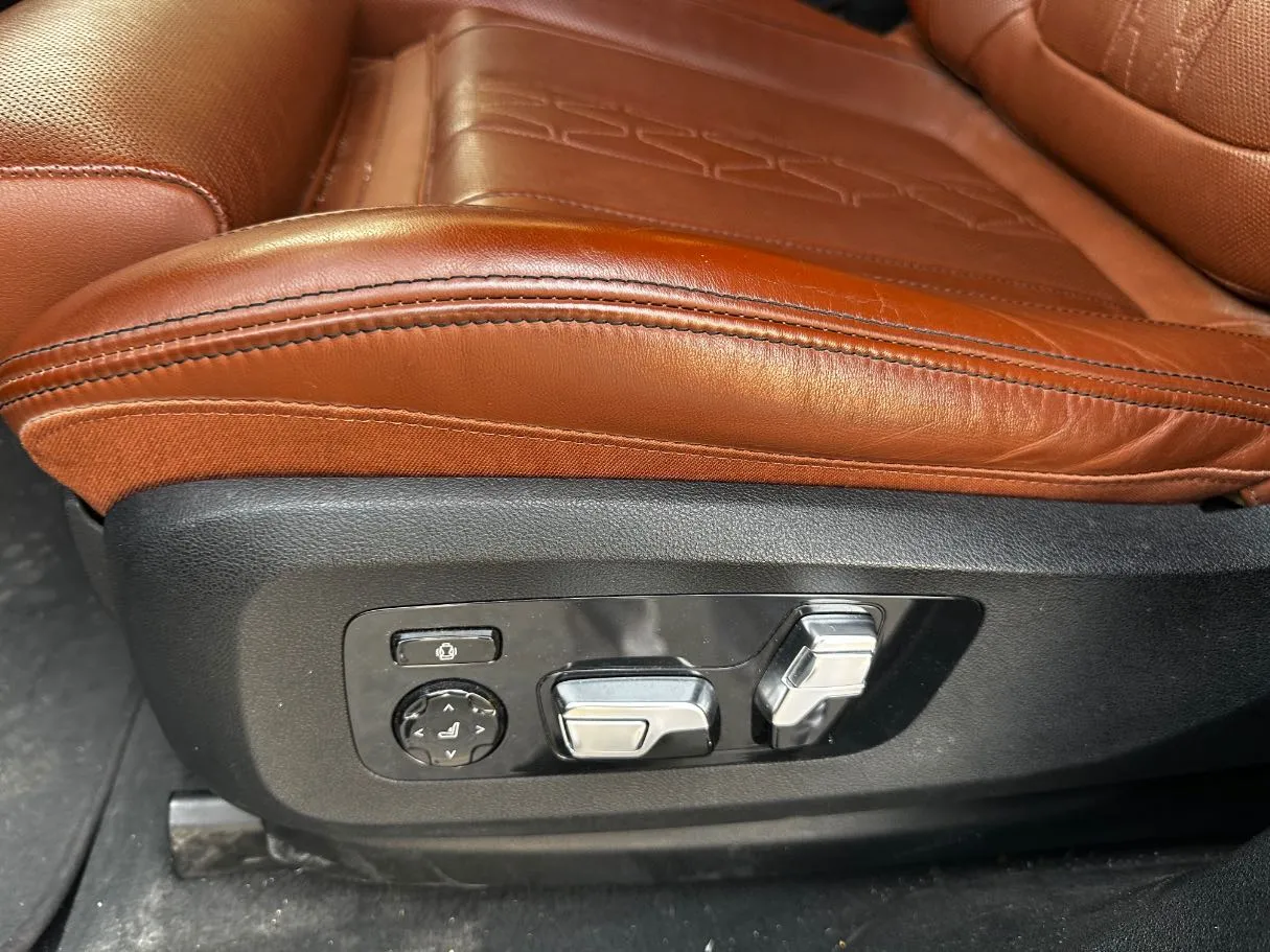 Car image 29