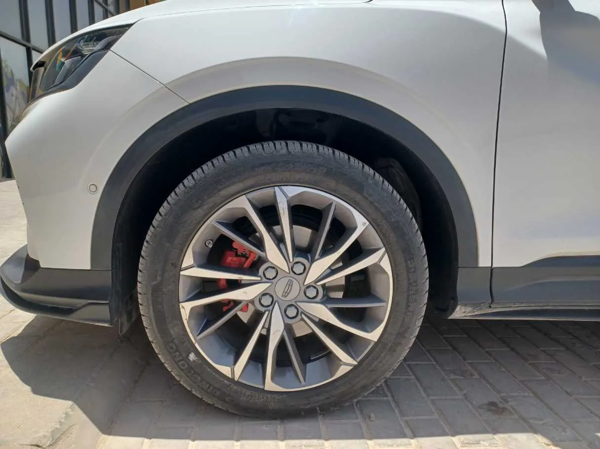 Car image 9