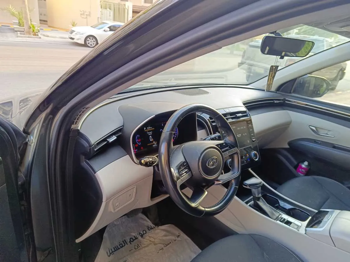 Car image 16