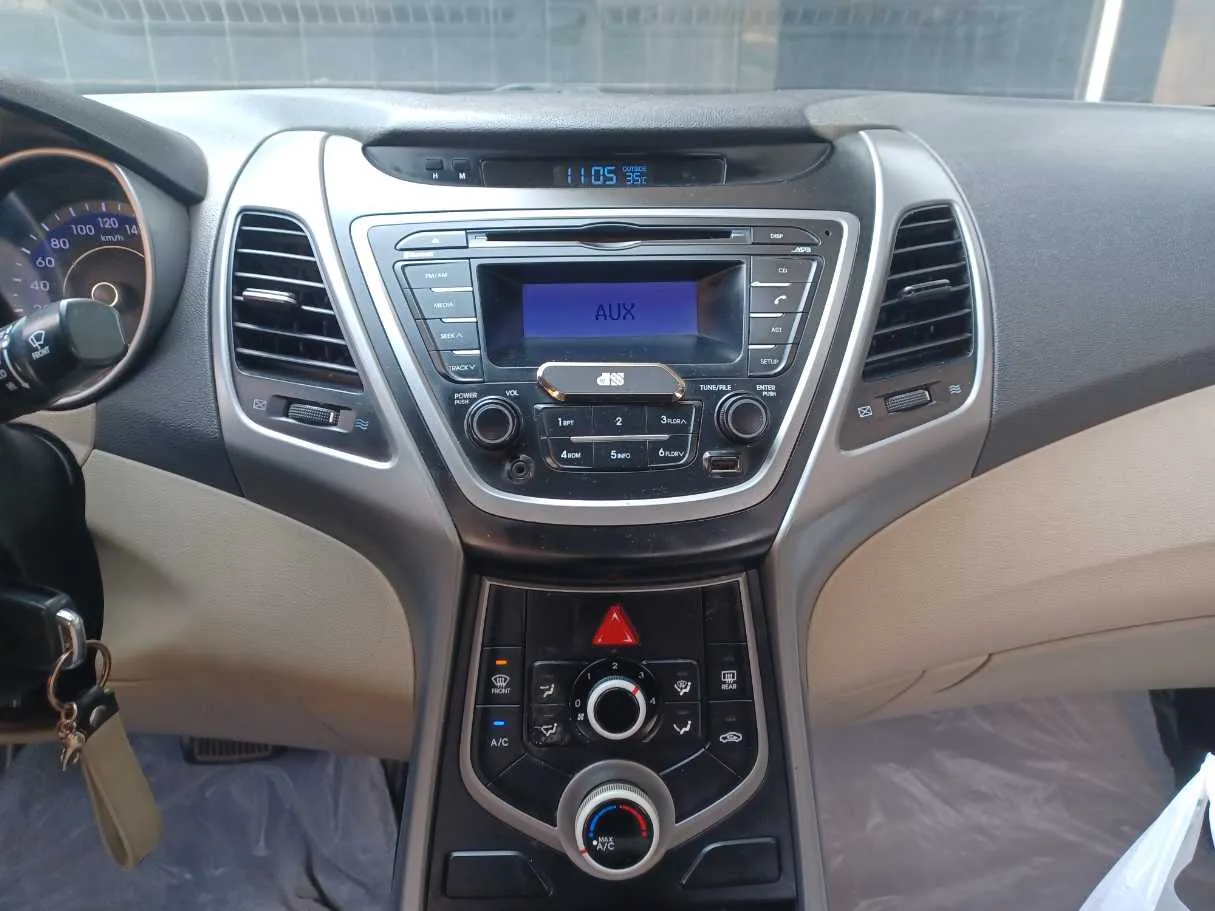 Car image 14