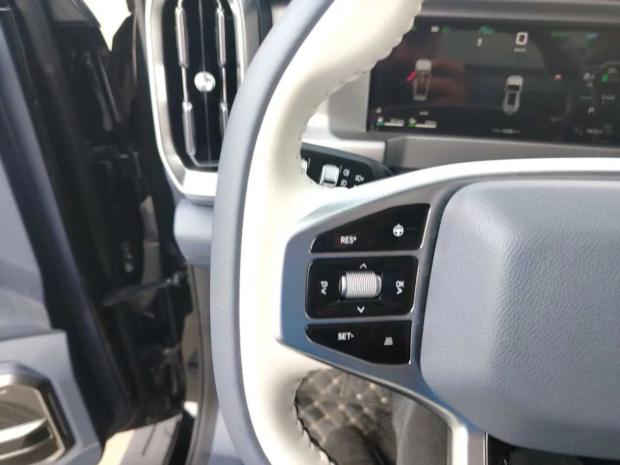 Car image 33