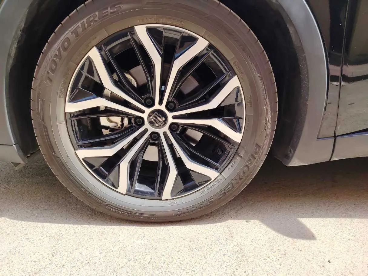 Car image 10