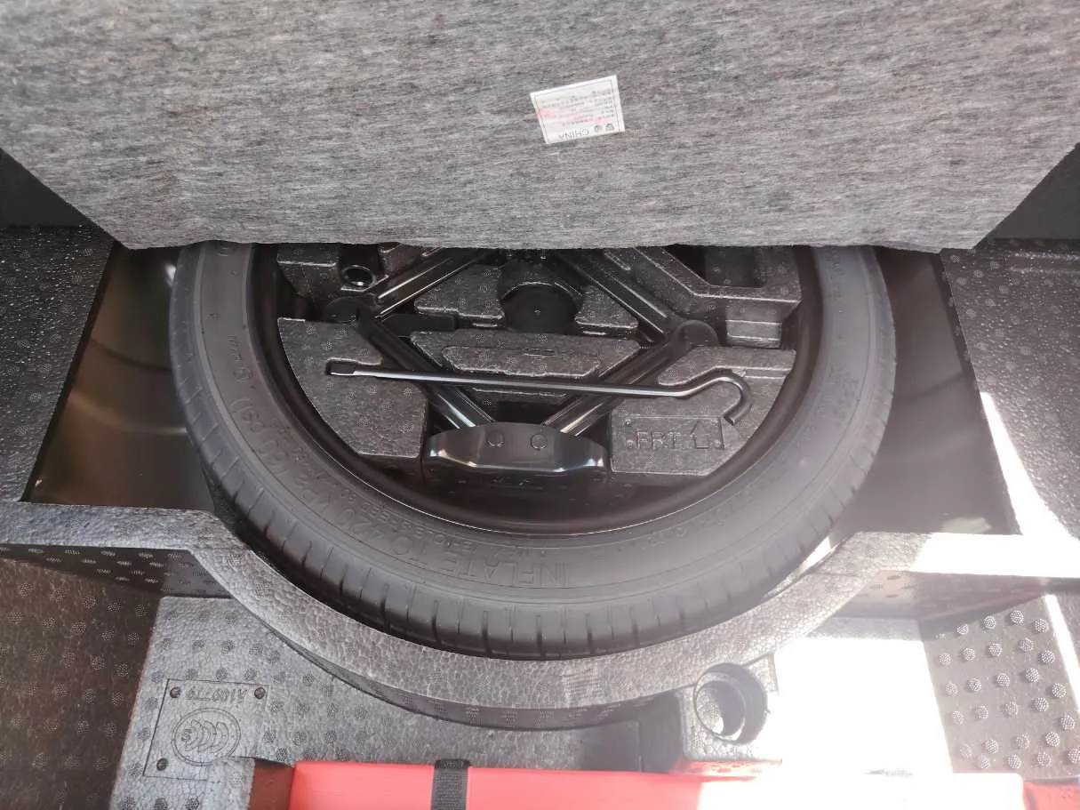 Car image 28