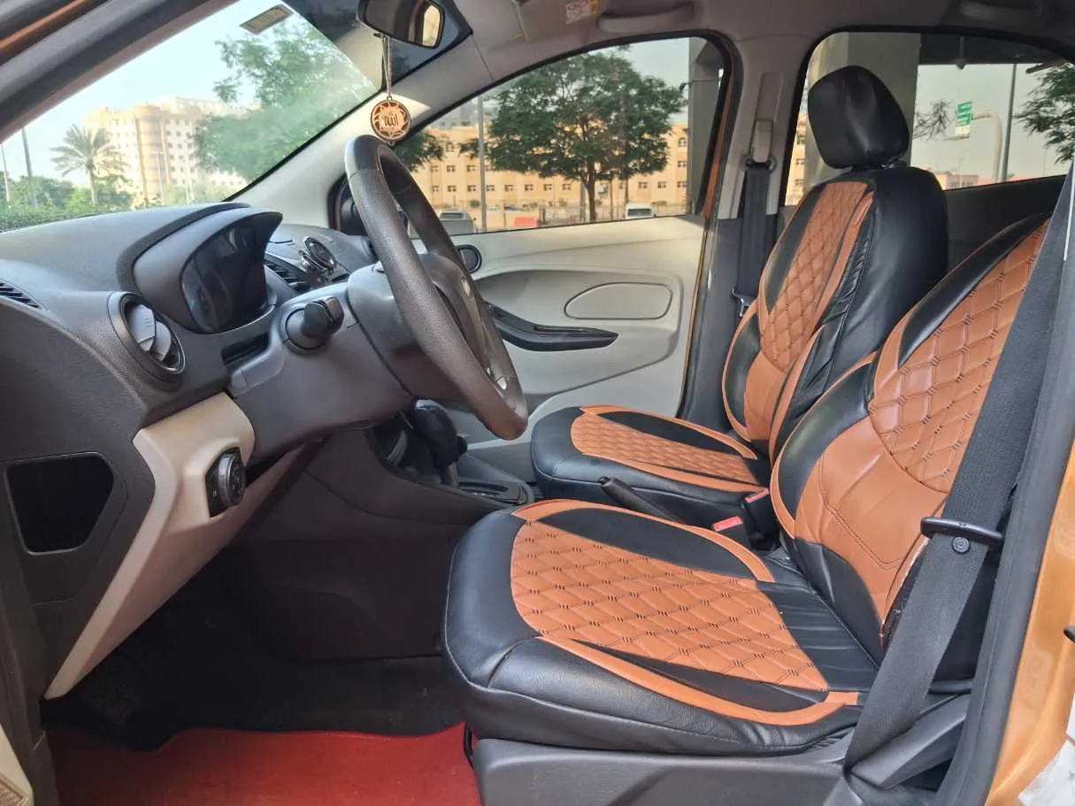 Car image 12