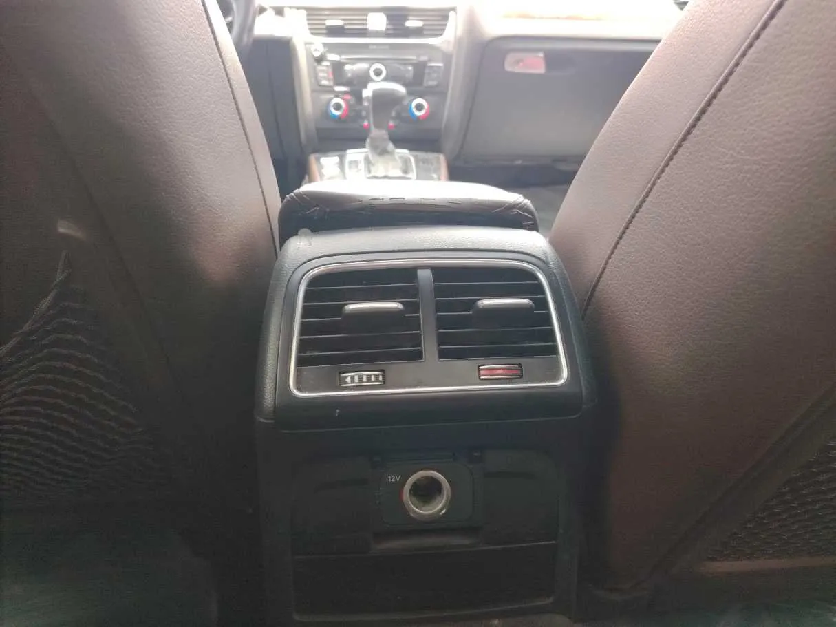 Car image 25