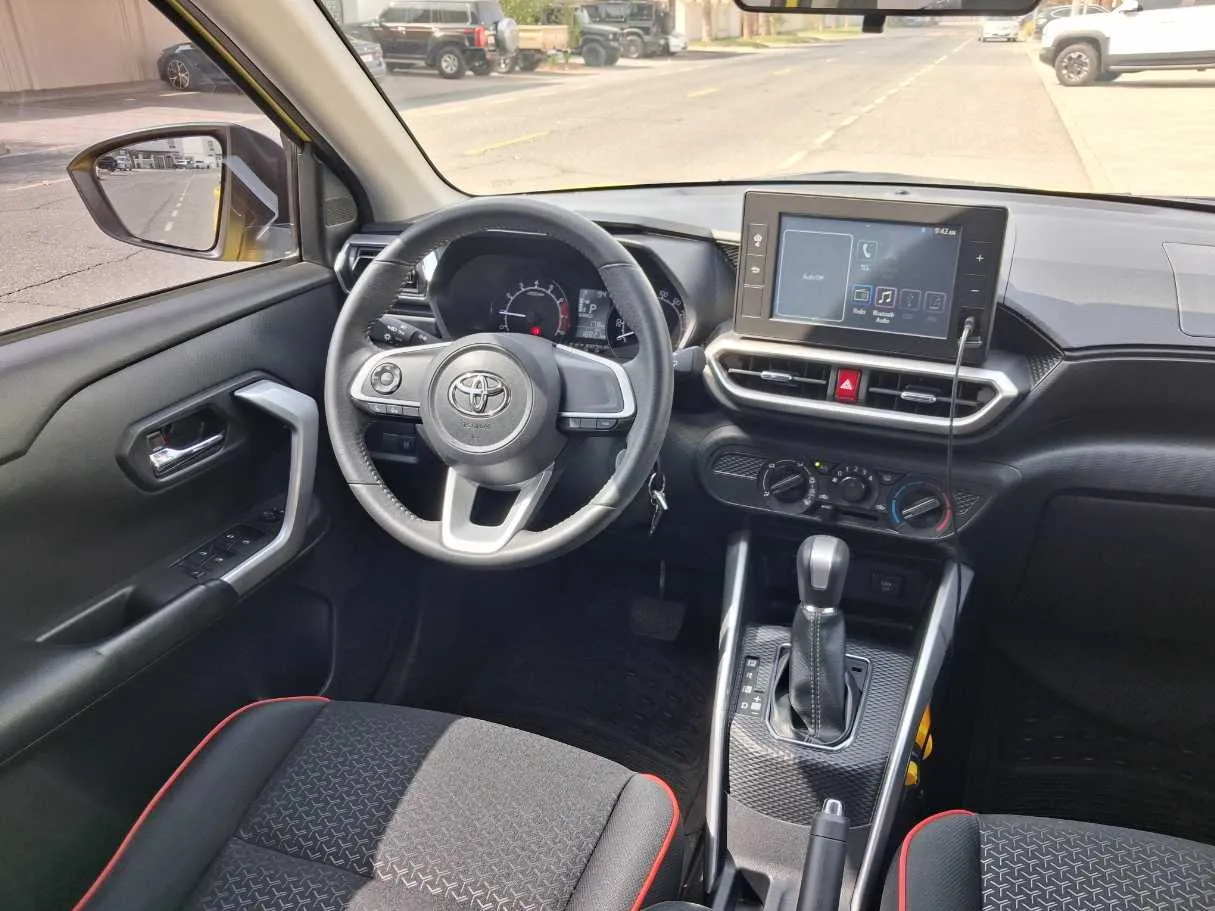 Car image 17