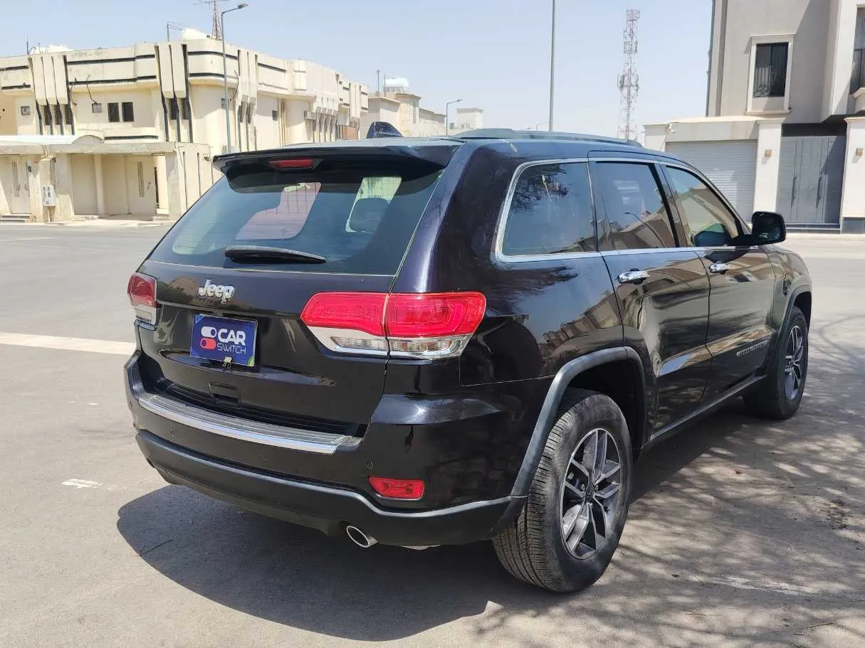 Car image 5
