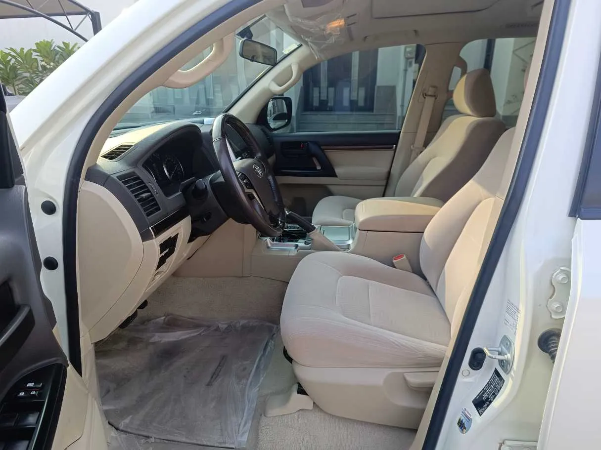 Car image 19