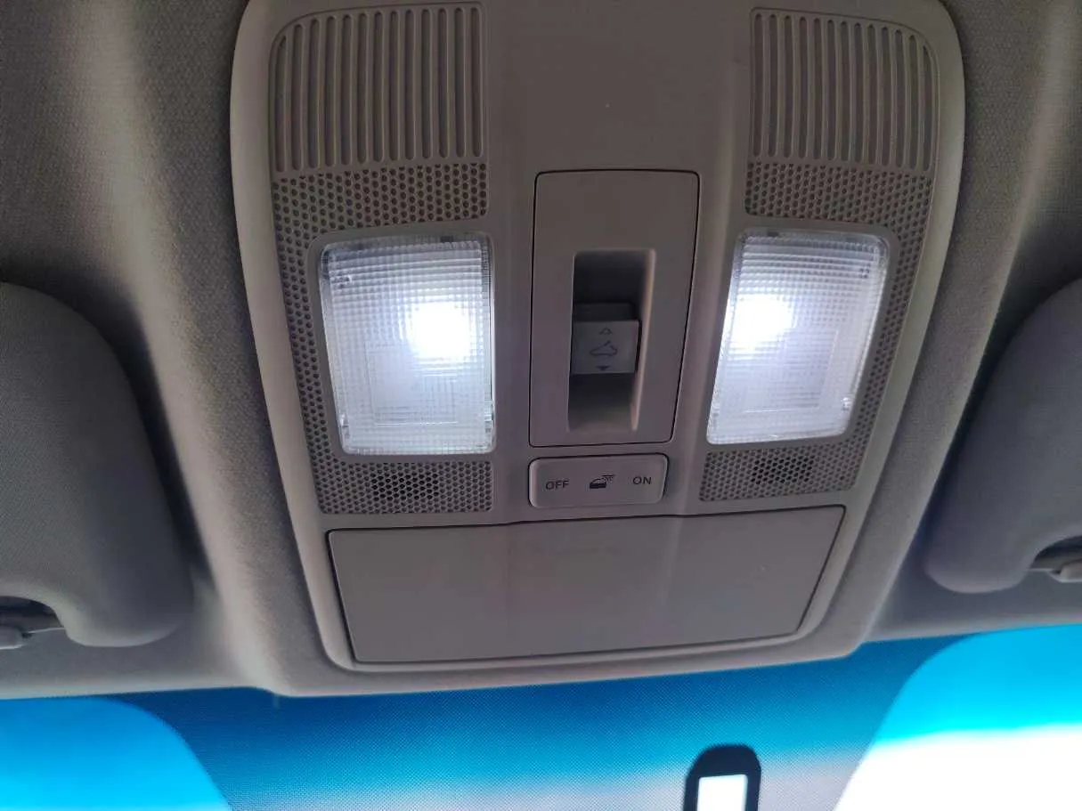 Car image 27