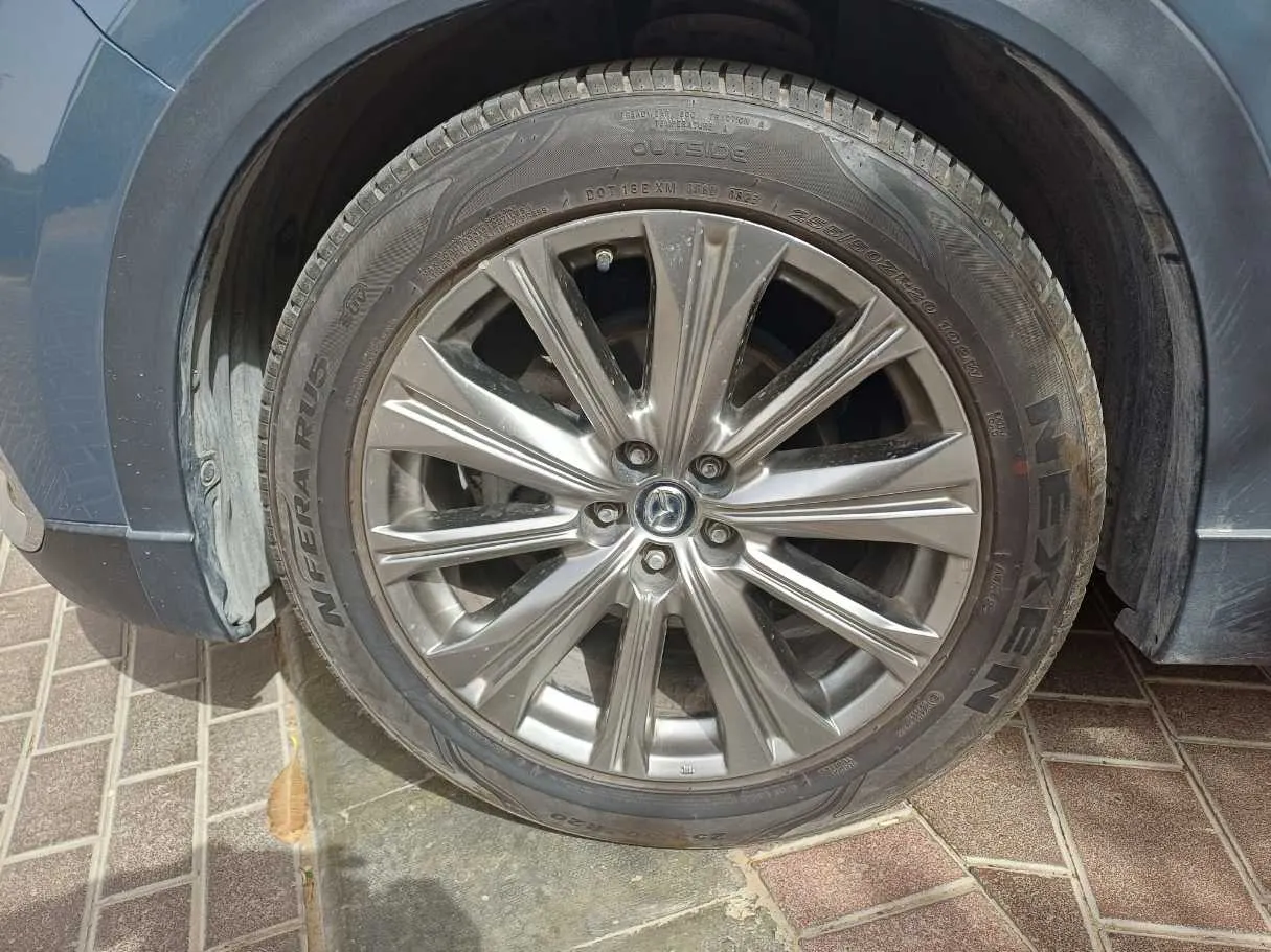 Car image 9