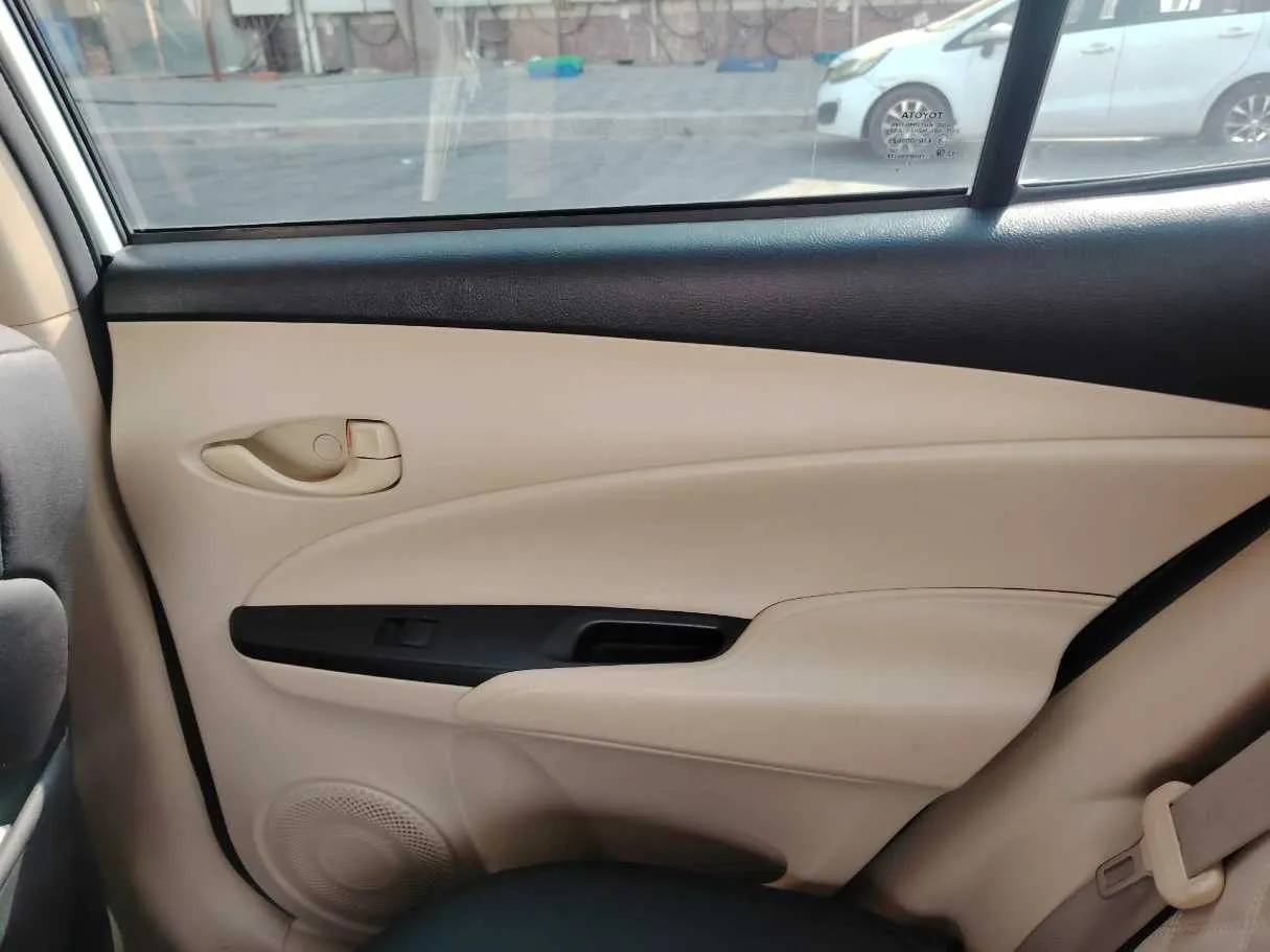 Car image 40