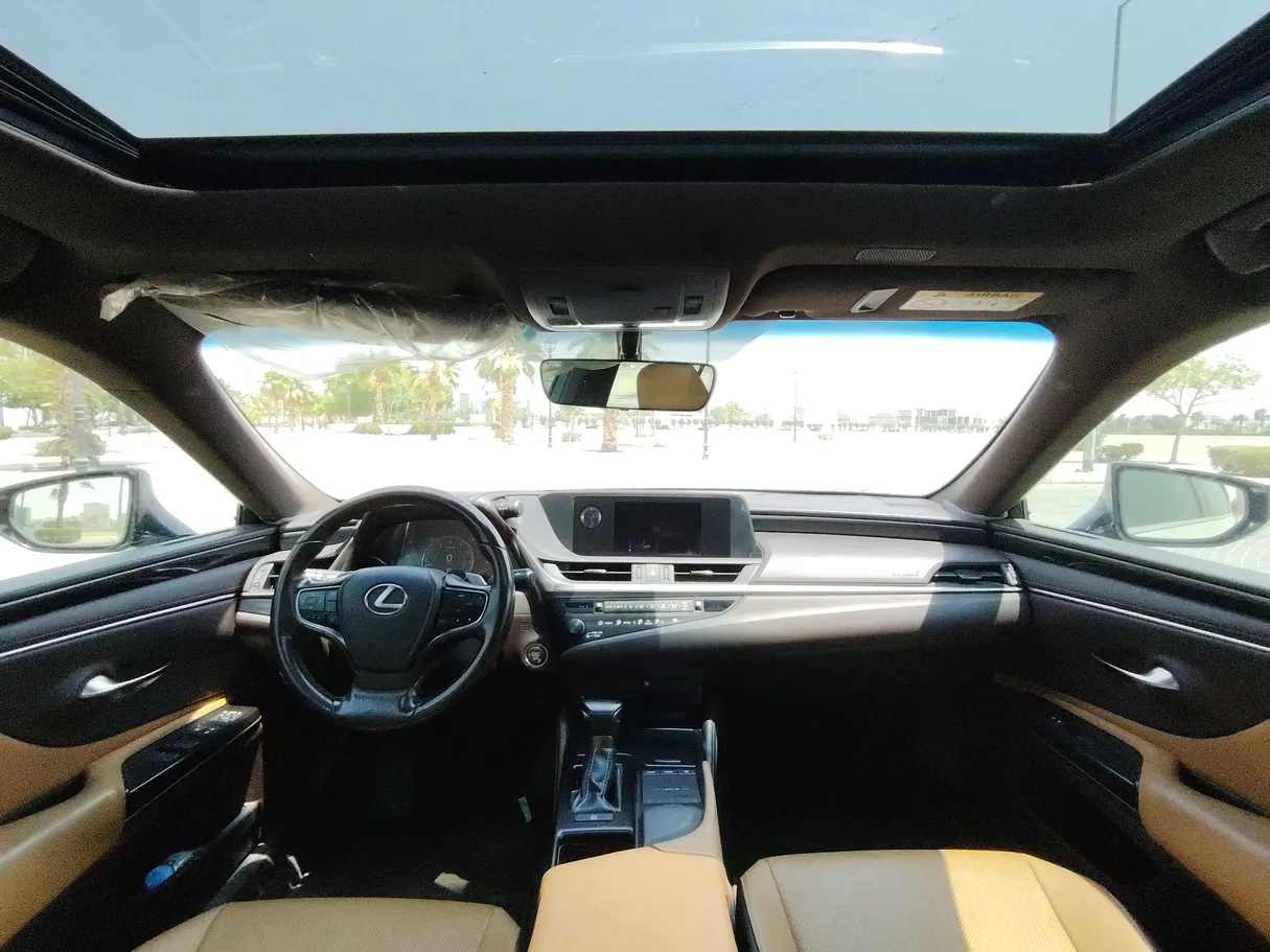 Car image 17