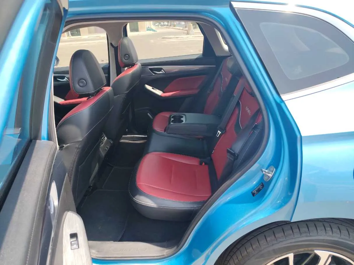 Car image 16