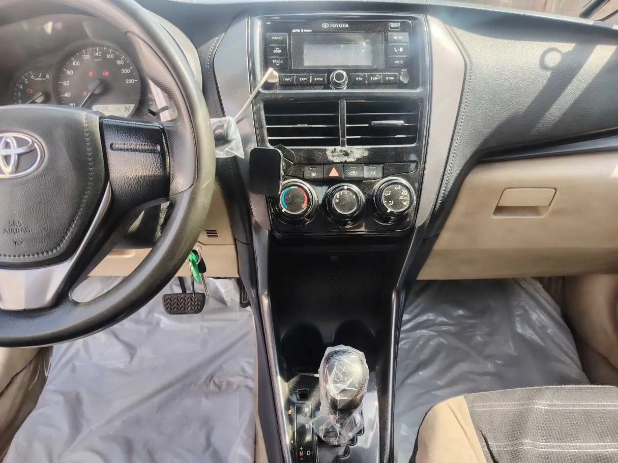 Car image 19