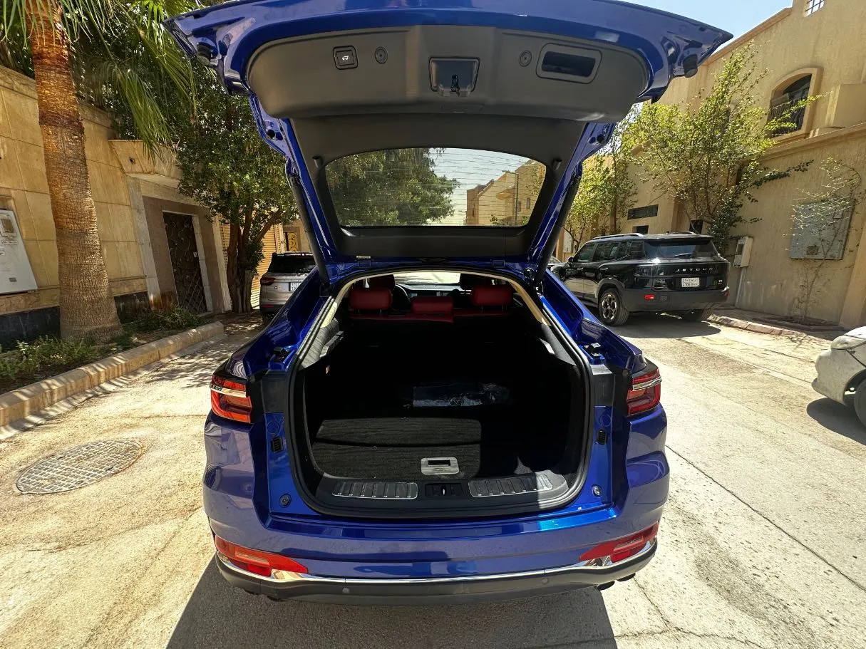 Car image 24