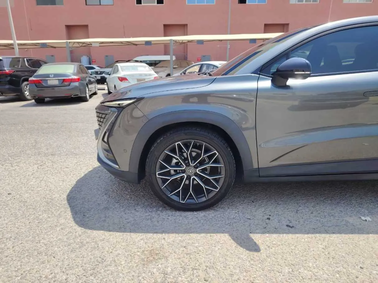 Car image 9