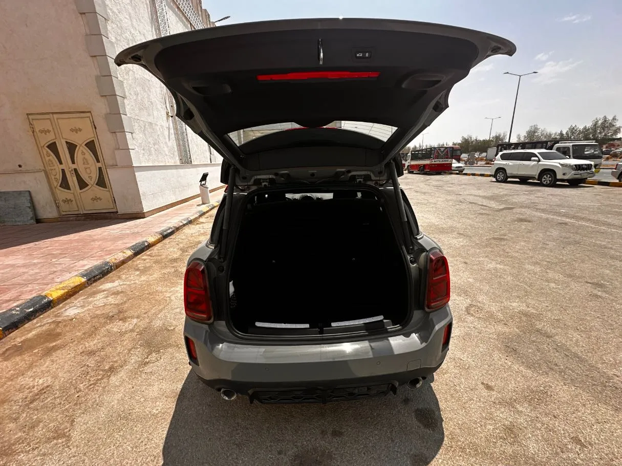 Car image 22