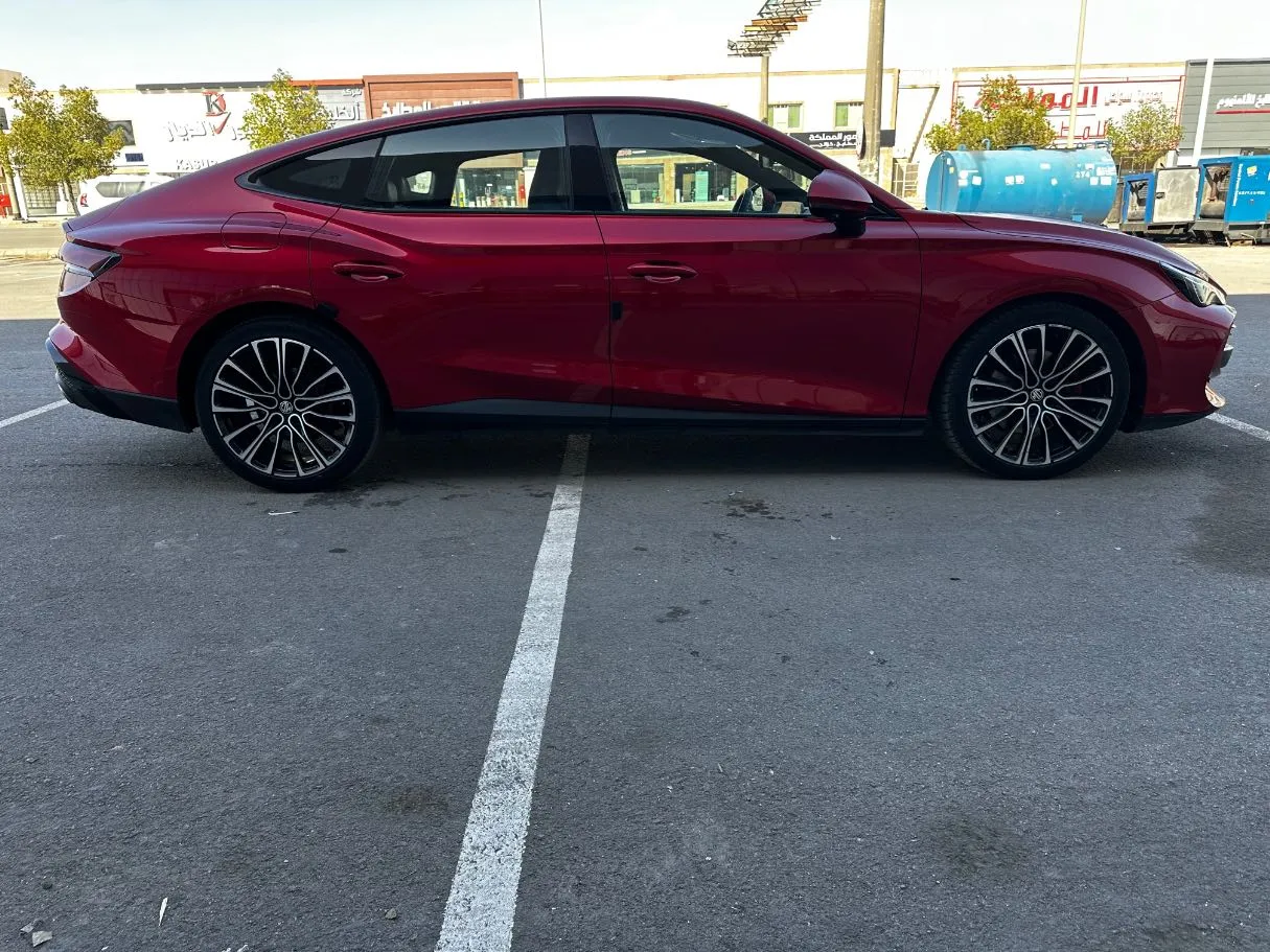 Car image 4