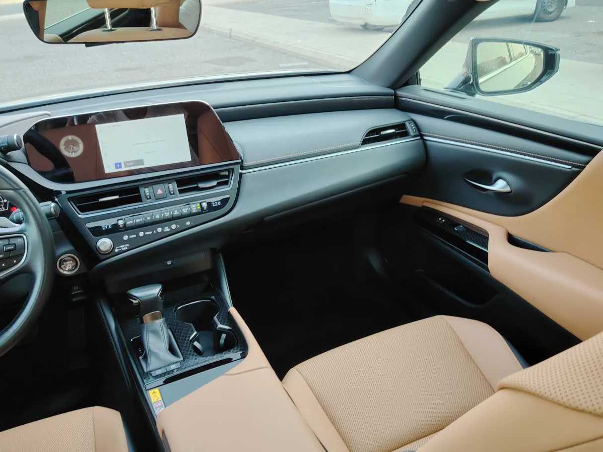 Car image 21