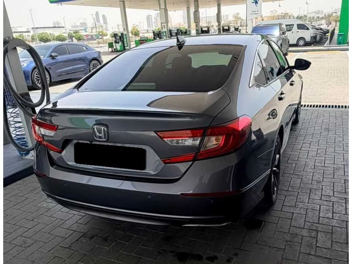 Car image 5