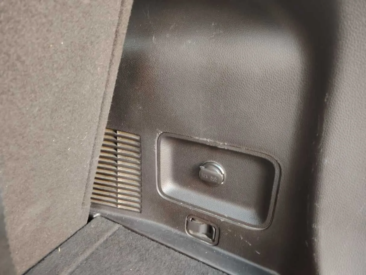 Car image 43