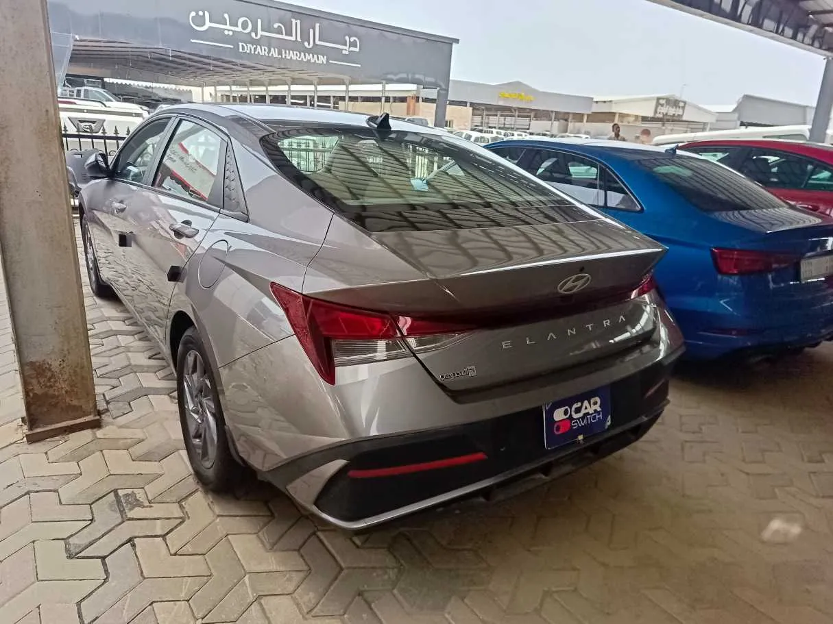 Car image 6