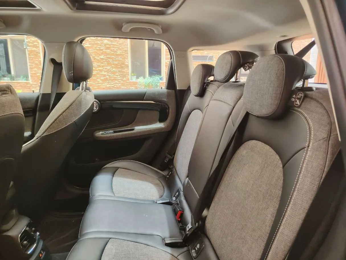 Car image 17
