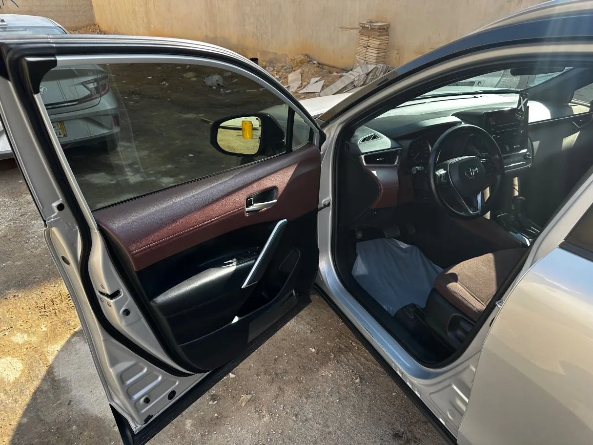 Car image 10