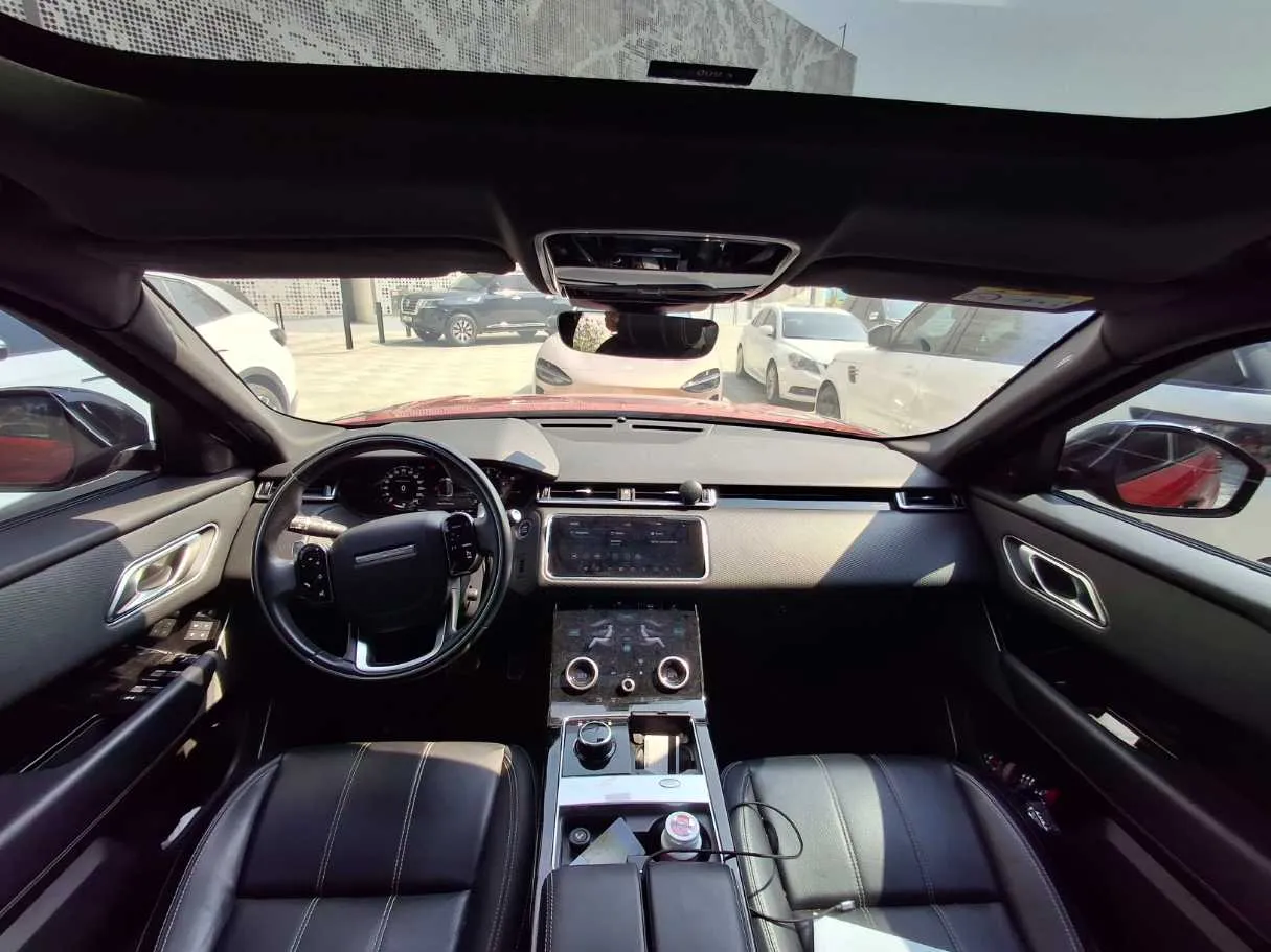 Car image 14