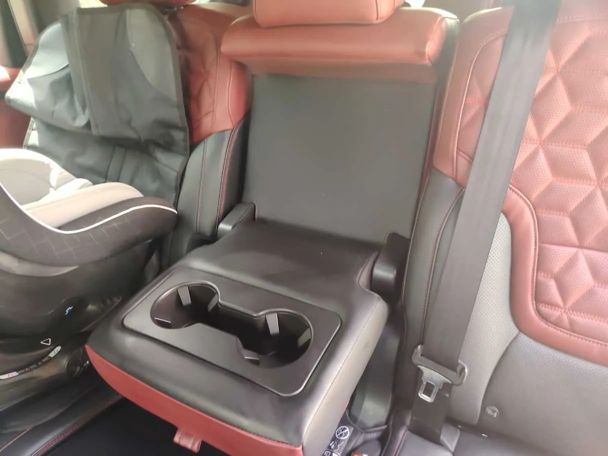 Car image 28