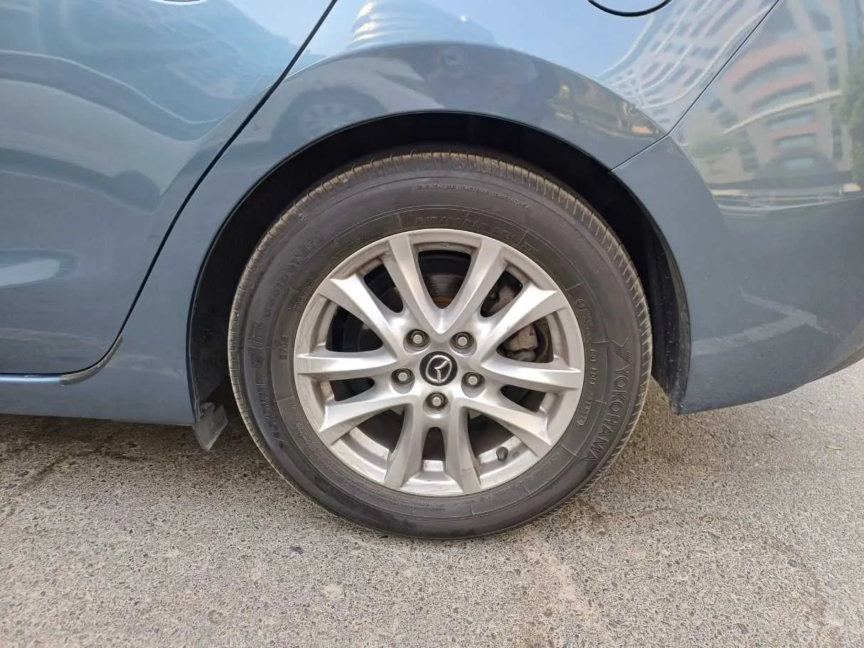 Car image 9