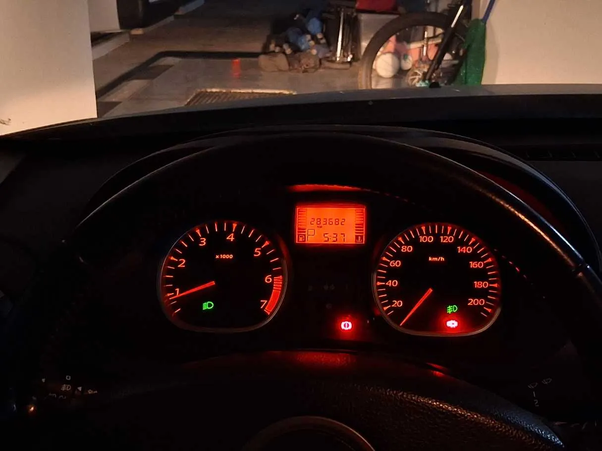Car image 19