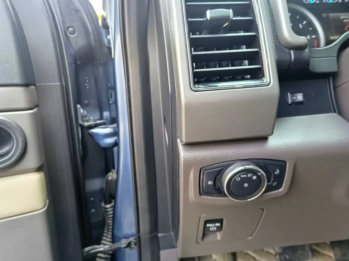 Car image 37