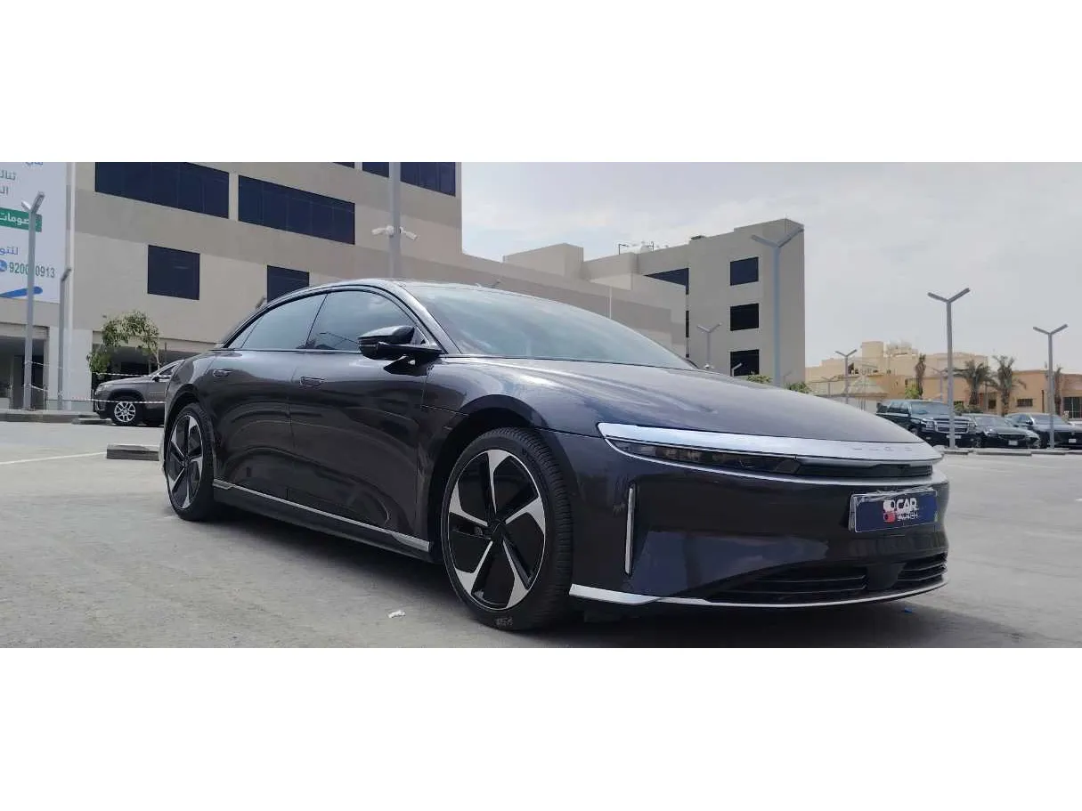 Car image 3