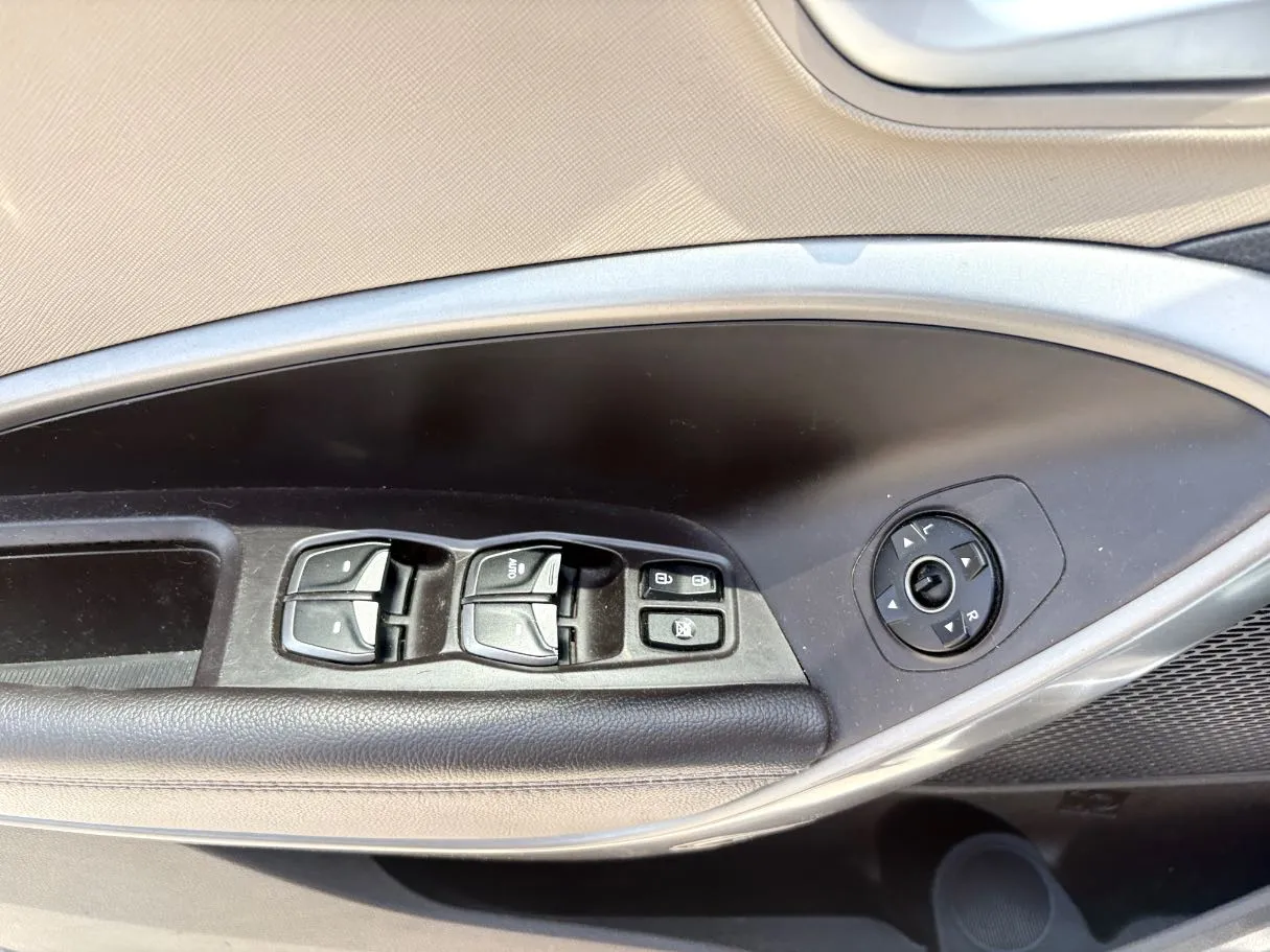 Car image 27
