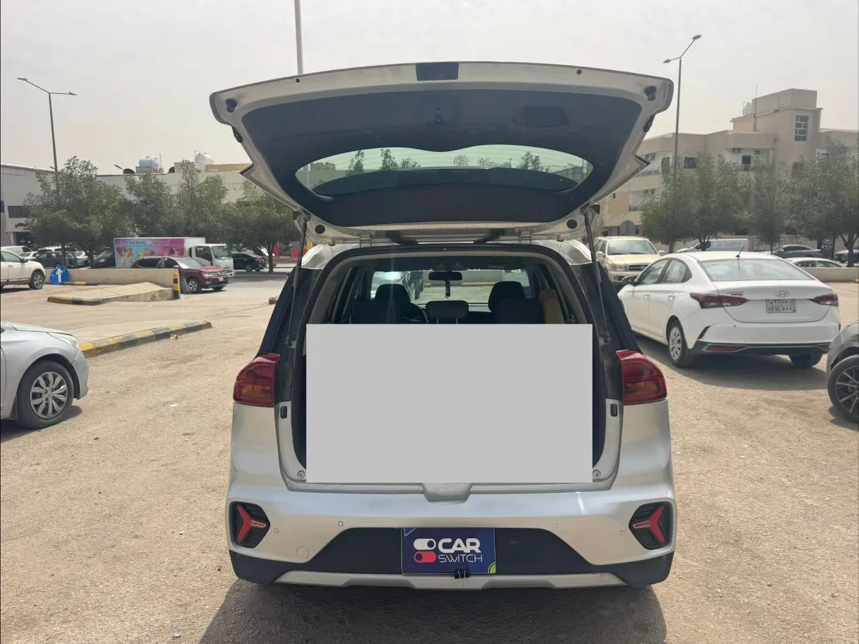 Car image 18